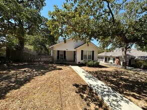 Building Photo - Beautiful 3 bed/1.5 bath near UNT