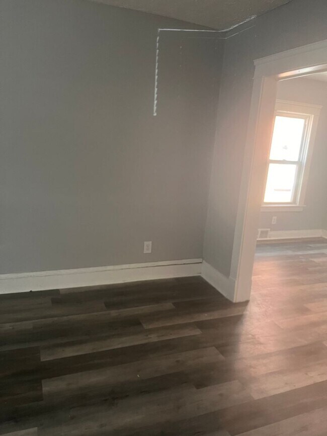 Building Photo - 955 Royal Arms Dr