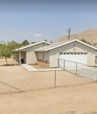 Building Photo - Move in special! 3 bedroom corner home close to Boy and Girls Club!