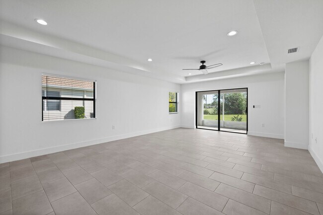 Building Photo - 1392 San Cristobal Ave