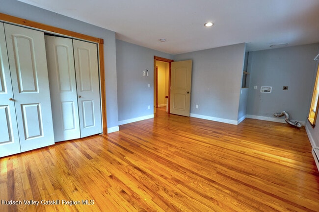Building Photo - 153 Bross St