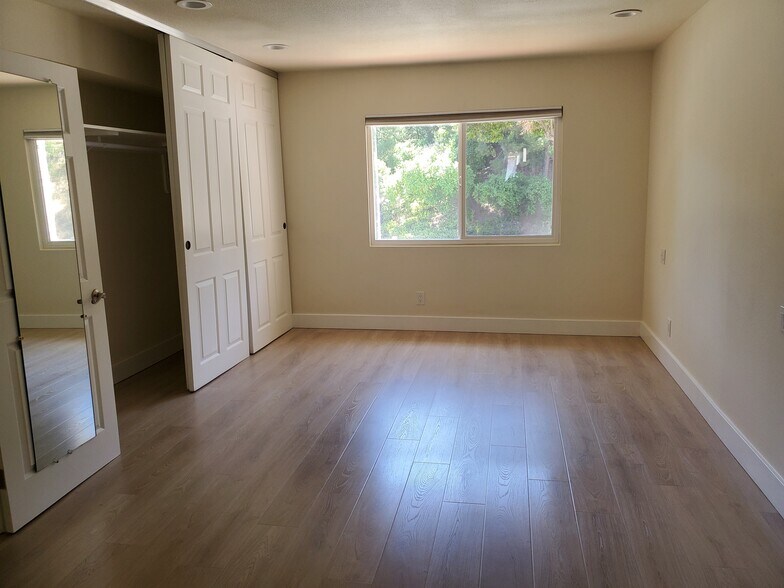 master bedroom - 12330 Osborne St