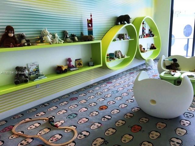 Building Photo - 501 NE 31st St