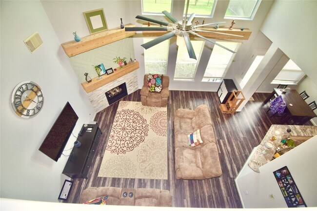 Building Photo - 10403 Village Lake Dr