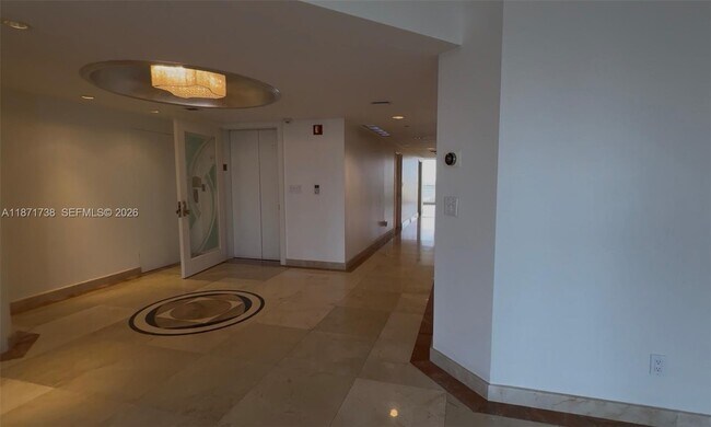 Building Photo - 2600 Island Blvd