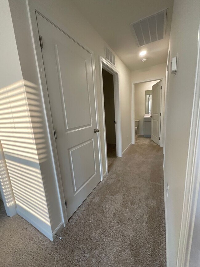 Building Photo - Nice 3 bedroom/2 bath - East Morristown