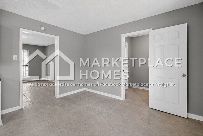 Building Photo - 5826 Laurie Dr