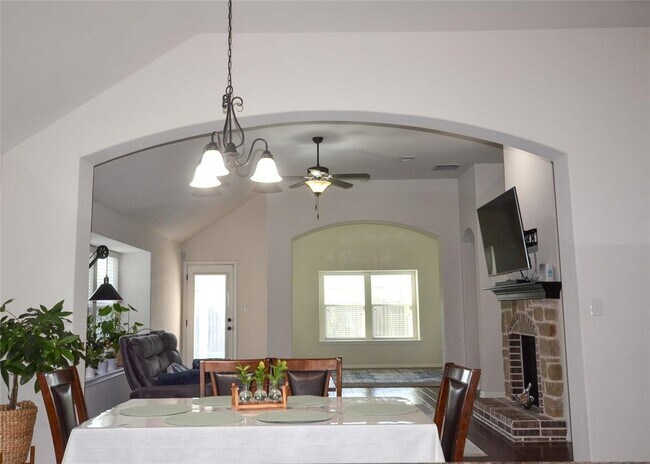 Building Photo - 5632 Sabbia Dr