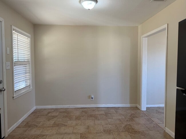 Building Photo - 2434 Beechwood St