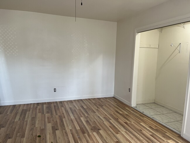 Bedroom - 1400 N Whitnall Hwy