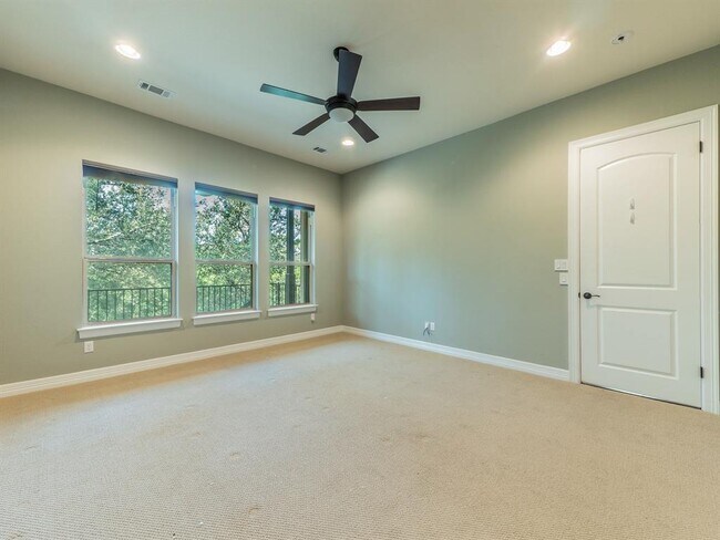 Building Photo - 826 San Remo Blvd