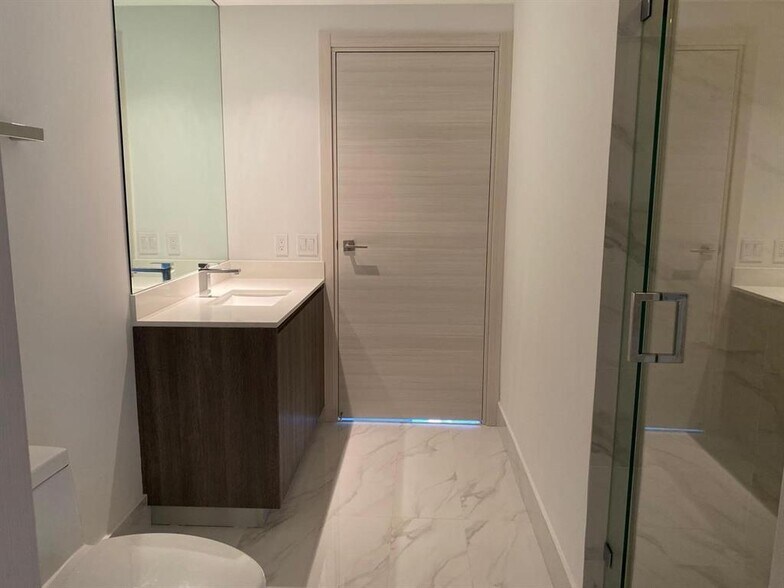 Building Photo - 805 S Miami Ave