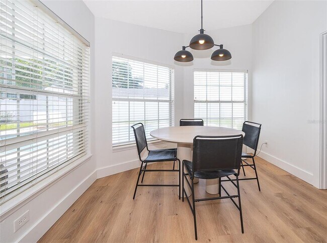 Building Photo - 2426 Whitehall Cir