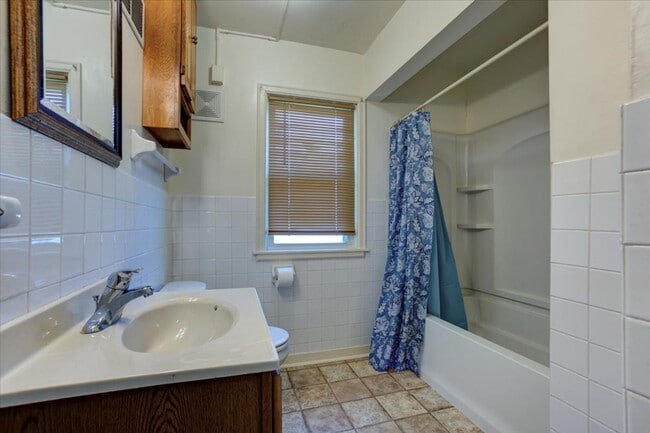 Building Photo - Single Family Home - Menomonie