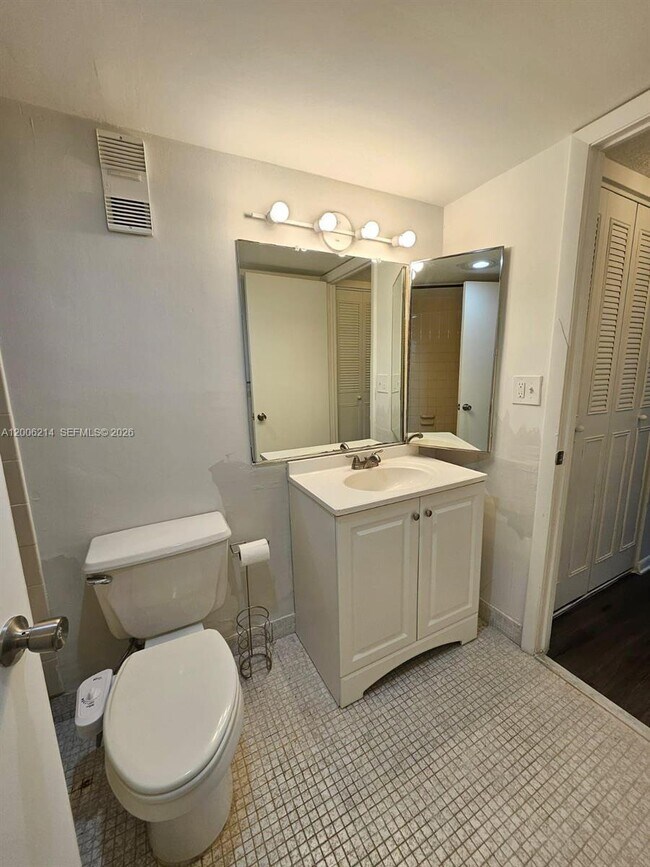 Building Photo - 1200 NE Miami Gardens Dr