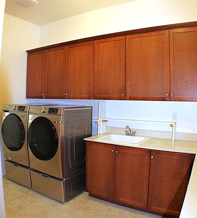 Building Photo - Welcome to Resort-Style Living at Four Sea...