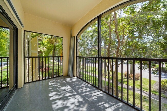 Building Photo - 3020 Alcazar Pl
