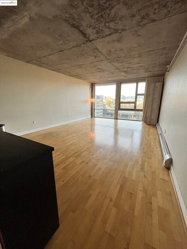 Building Photo - 311 Oak St