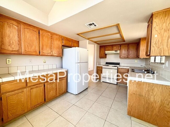 Building Photo - 19182 Elm Dr