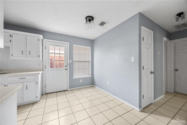 Building Photo - 24 Erica