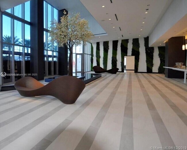 Building Photo - 851 NE 1st Ave