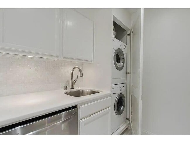 Building Photo - 145 15th St NE