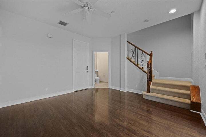 Building Photo - 4902 Vine Cliff Way E