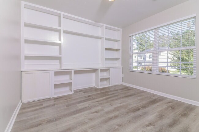 Building Photo - 127 Blakeford Dr