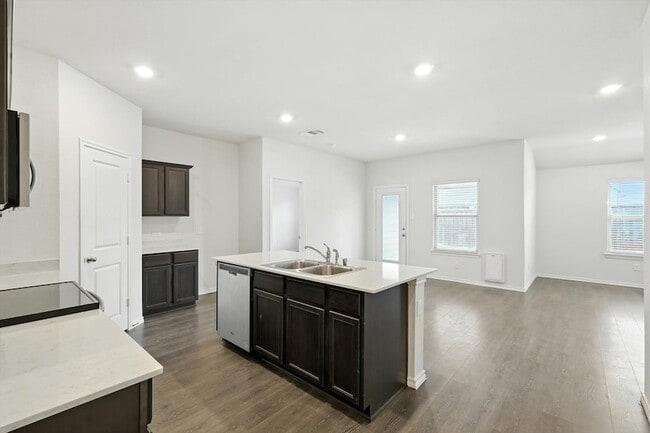 Building Photo - 11112 W Pond Dr