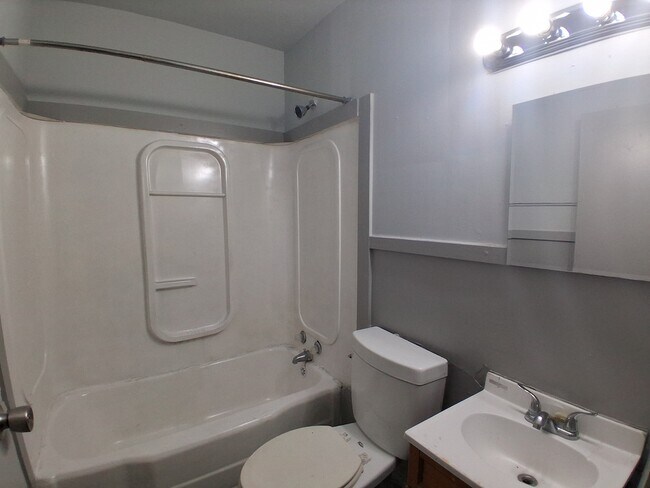 Building Photo - 28 S Virginia Ave