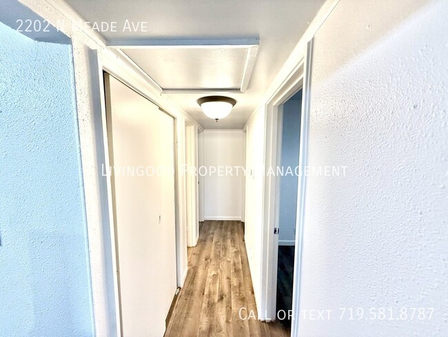 Building Photo - 2202 N Meade Ave