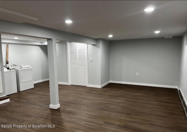 Building Photo - 117 Beverly Dr