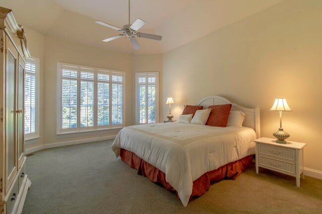 Building Photo - SHORT TERM - FURNISHED OR UNFURNISHED - SINGLE FAMILY - RBYCC