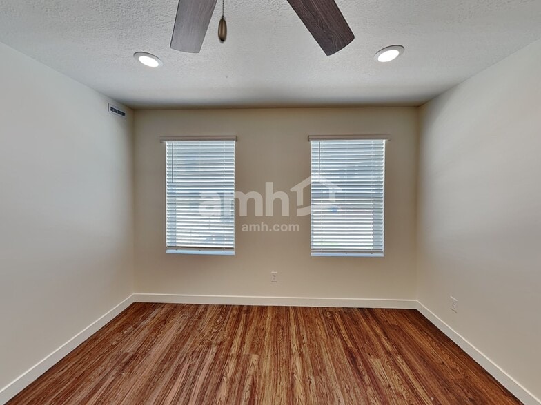 Building Photo - 8964 S John Annie Ln