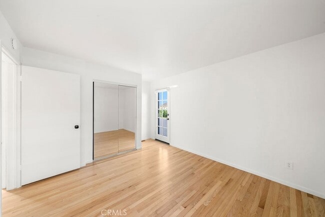 Building Photo - 170 McAulay Pl