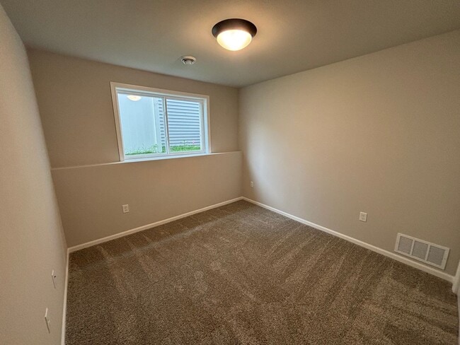 Building Photo - Stunning 3 Bed, 2 Bath New Build – 1,800 S...