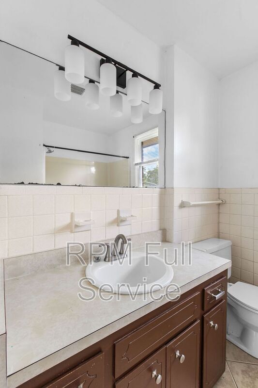 Building Photo - 465 Clearwater Dr