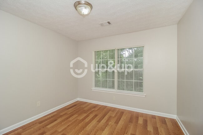 Building Photo - Fantastic 4bd/2.5ba home! Coming soon!