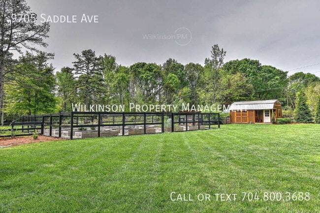 Building Photo - 9705 Saddle Ave