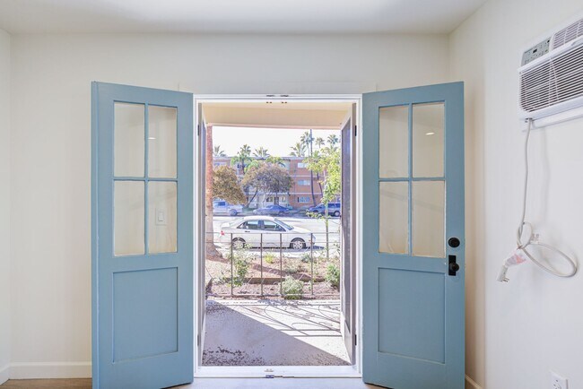 Building Photo - Riverside Residences