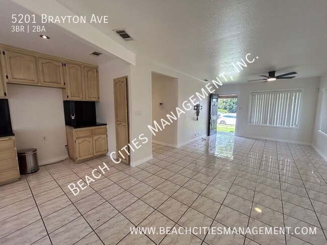 Building Photo - 5201 Brayton Ave