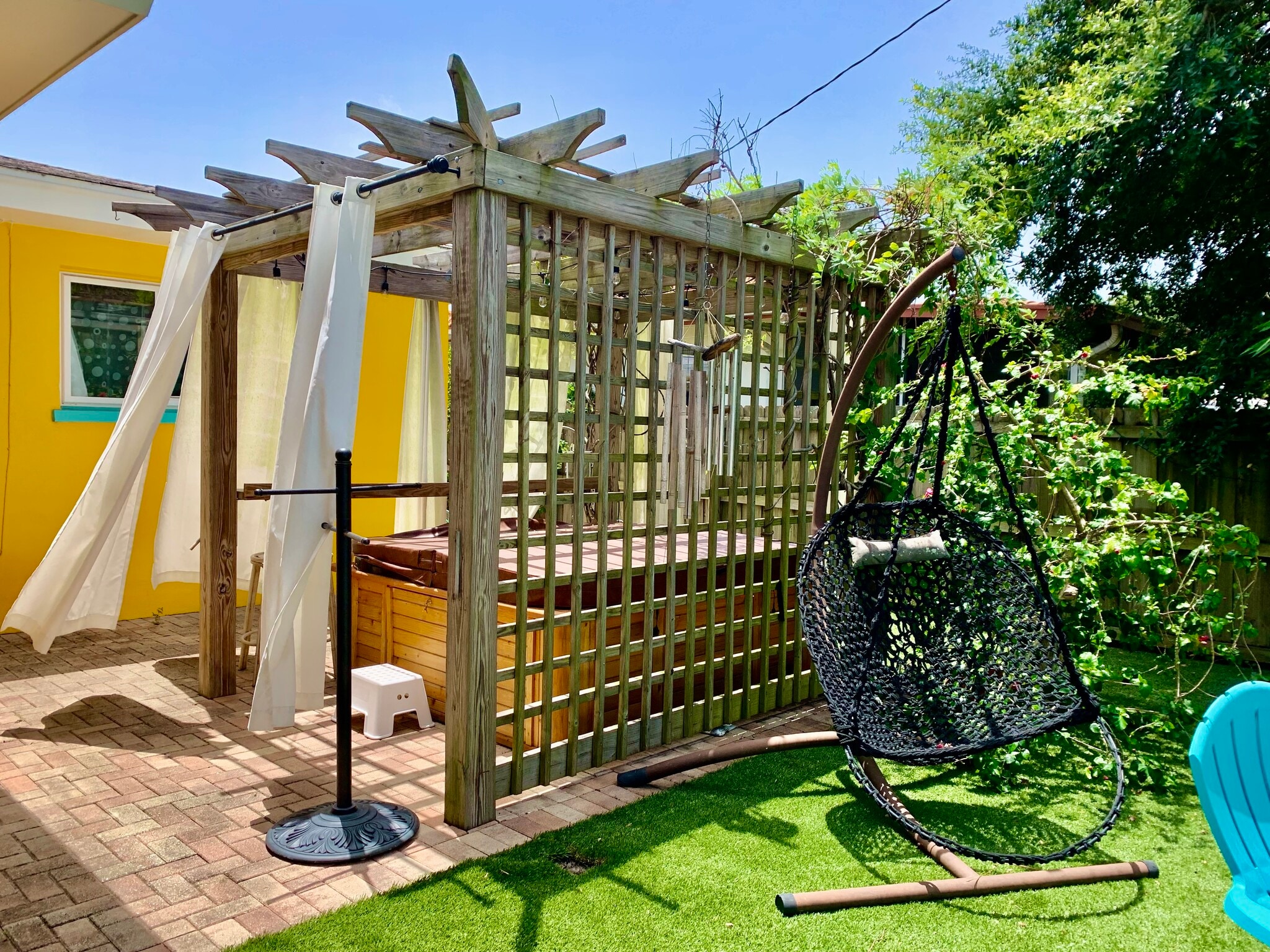 Building Photo - 1490 San Helen Dr