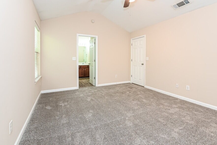 Building Photo - 347 Hidden Creek Ln