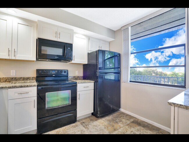 Building Photo - 3636 Whitehall Dr