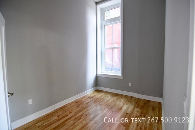 Building Photo - 1523 W Girard Ave