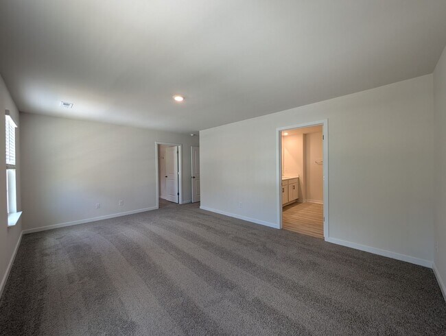 Building Photo - Beautiful New Build Home located in the Cardinal Creek Community!