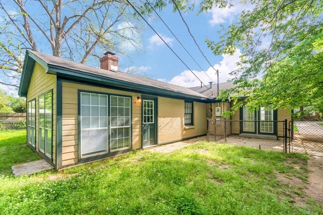 Building Photo - 973 Parkwood Ct