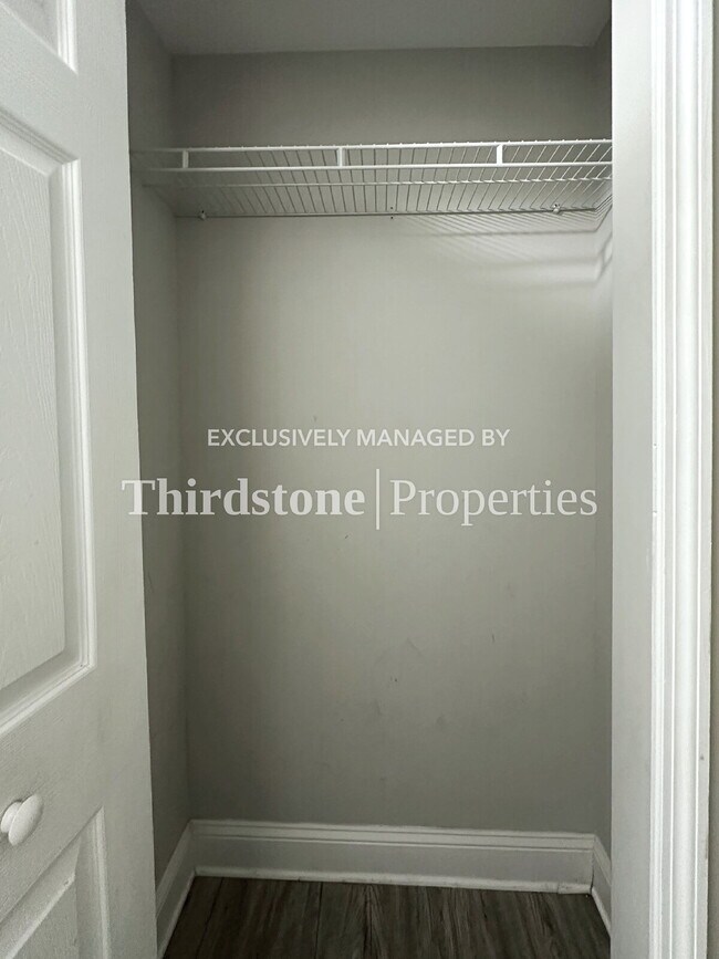 Building Photo - 455 W Clermont Dr