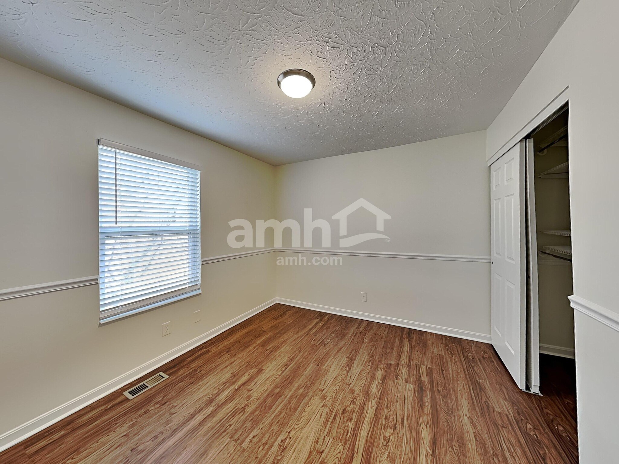 Building Photo - 7450 Sterling Springs Way