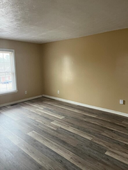 Building Photo - 1722 Shiloh Dr